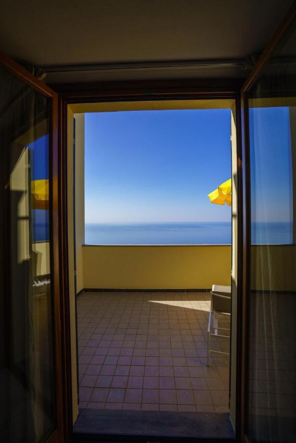 Albergo Luna Di Marzo Volastra Exterior photo