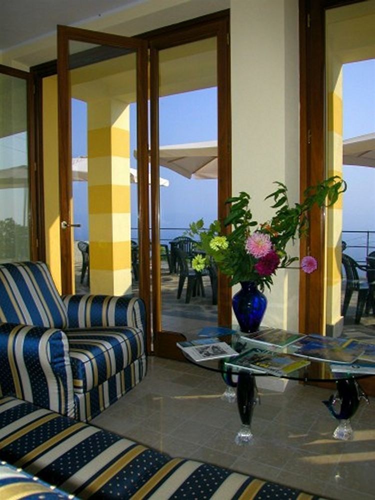 Albergo Luna Di Marzo Volastra Exterior photo